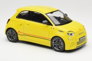 Abarth 500e Rumena IXO 1:18 MCG18498 Kovina – slika 4 od 6