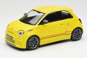 Abarth 500e Rumena IXO 1:18 MCG18498 Kovina