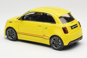 Abarth 500e Rumena IXO 1:18 MCG18498 Kovina – slika 5 od 6