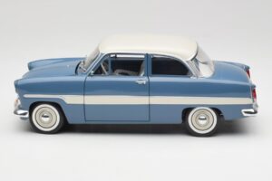 Ford Taunus 12M P2 Moder Proge Revell 1:18 08880-M1 Kovina – slika 4 od 8