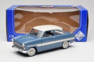 Ford Taunus 12M P2 Moder Proge Revell 1:18 08880-M1 Kovina – slika 8 od 8