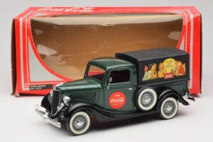Ford Bache Coca-Cola Solido 1:18 9513 Kovina – slika 8 od 8