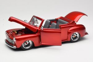 Ford Cabriolet Red Metallic Road Signature 1:18 30028 Kovina – slika 2 od 8