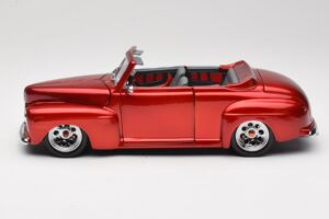 Ford Cabriolet Red Metallic Road Signature 1:18 30028 Kovina – slika 4 od 8
