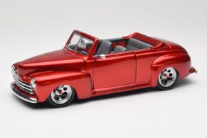 Ford Cabriolet Red Metallic Road Signature 1:18 30028 Kovina