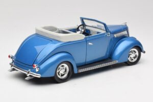 Ford Kabriolet Moder Road Signature 1:18 92238 Kovina – slika 3 od 8