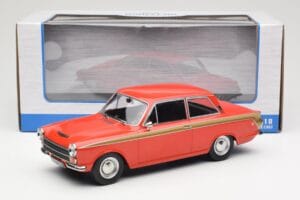Ford Cortina Lotus Red & Gold Stripe MCG 1:18 MCG18532 Kovina – slika 6 od 6
