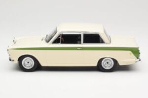Ford Cortina Lotus White & Green Stripe MCG 1:18 MCG18434 Kovina – slika 3 od 6
