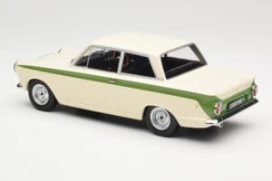 Ford Cortina Lotus White & Green Stripe MCG 1:18 MCG18434 Kovina – slika 5 od 6