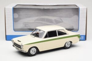 Ford Cortina Lotus White & Green Stripe MCG 1:18 MCG18434 Kovina – slika 6 od 6