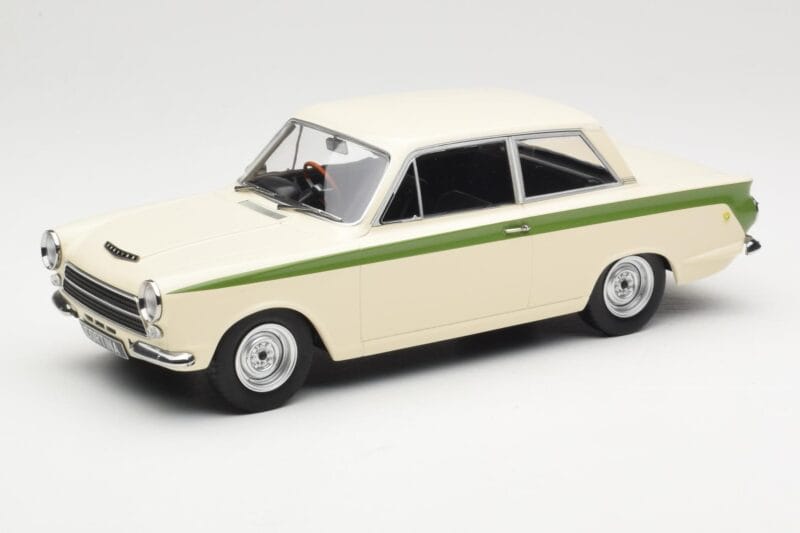 Ford Cortina Lotus White & Green Stripe MCG 1:18 MCG18434 Kovina