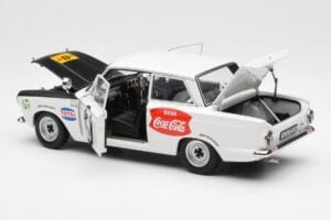 Ford Cortina Mk1 #3 P. Hughes / B. Young African Safari Rally 1964 AUTOart 1:18 86428 Kovina – slika 5 od 8