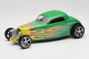 Ford Coupe Zelena z Ognjem Road Signature 1:18 30109 Kovina