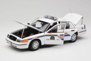 Ford Crown Victoria RCMP Police Car AUTOart 1:18 72706 Kovina – slika 2 od 8