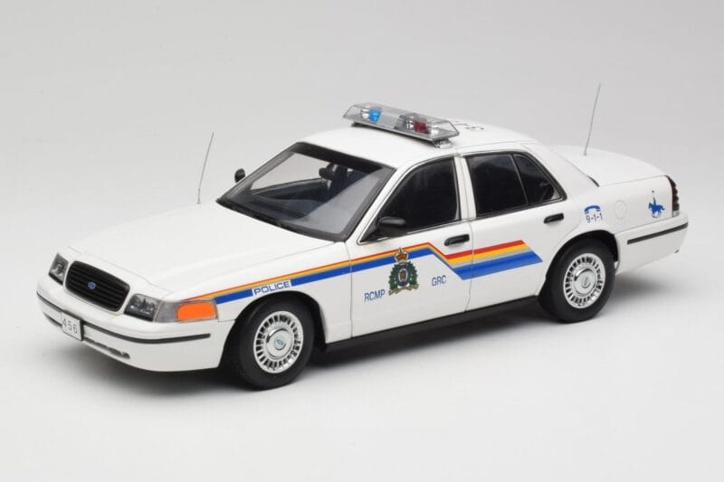 Ford Crown Victoria RCMP Police Car AUTOart 1:18 72706 Kovina