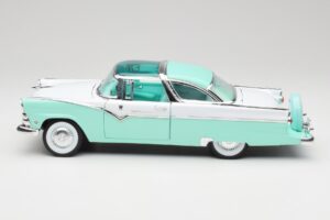 Ford Crown Victoria Seafoam Zelena & Bel Road Legends 1:18 92138 Kovina – slika 3 od 7