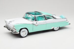 Ford Crown Victoria Seafoam Zelena & Bel Road Legends 1:18 92138 Kovina