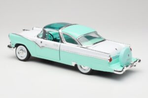 Ford Crown Victoria Seafoam Zelena & Bel Road Legends 1:18 92138 Kovina – slika 6 od 7