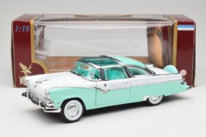 Ford Crown Victoria Seafoam Zelena & Bel Road Legends 1:18 92138 Kovina – slika 7 od 7