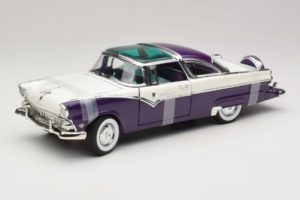 Ford Crown Victoria Bela Vijolična Road Signature 1:18 92138-P1 Kovina