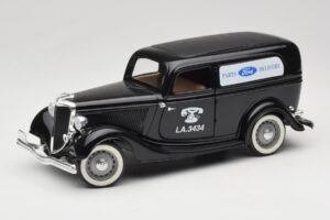 Ford Delivery Truck Ford Parts Črna Solido 1:18 8417 Kovina