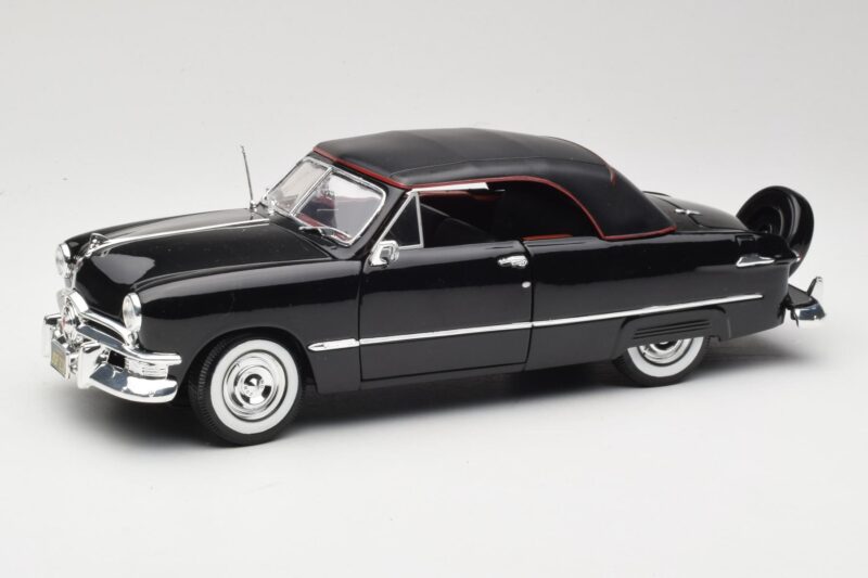 Ford Deluxe Kabriolet Črn Maisto 1:18 31681 Kovina