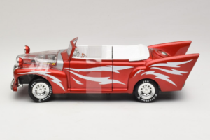 Ford De Luxe Kabriolet Greased Lightning Rdeč Joyride 1:18 33544 Kovina – slika 3 od 5
