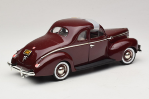 Ford Deluxe Coupe Temno Rdeč ERTL 1:18 7936 Kovina – slika 3 od 7