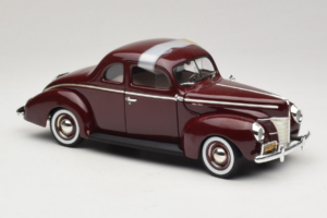 Ford Deluxe Coupe Temno Rdeč ERTL 1:18 7936 Kovina