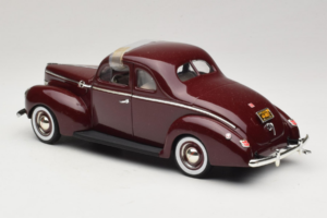 Ford Deluxe Coupe Temno Rdeč ERTL 1:18 7936 Kovina – slika 6 od 7