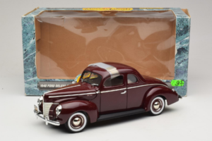 Ford Deluxe Coupe Temno Rdeč ERTL 1:18 7936 Kovina – slika 7 od 7
