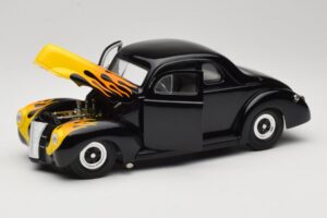 Ford Deluxe Hot Rod Črna Universal Hobbies 1:18 6002 Kovina – slika 2 od 8