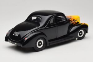 Ford Deluxe Hot Rod Črna Universal Hobbies 1:18 6002 Kovina – slika 3 od 8