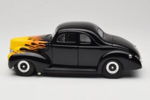 Ford Deluxe Hot Rod Črna Universal Hobbies 1:18 6002 Kovina – slika 4 od 8