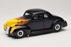 Ford Deluxe Hot Rod Črna Universal Hobbies 1:18 6002 Kovina