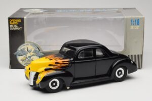 Ford Deluxe Hot Rod Črna Universal Hobbies 1:18 6002 Kovina – slika 8 od 8