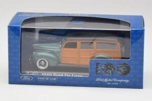 Ford Deluxe Woody Forest Zelen Minichamps 1:43 FORD20002 Kovina – slika 4 od 4