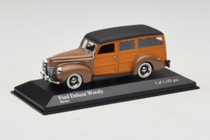 Ford DeLuxe Woody Station Wagon Rjava Minichamps 1:43 400082111 Kovina – slika 2 od 4