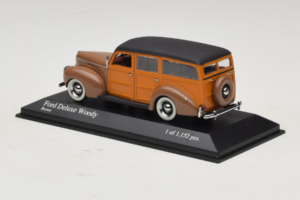 Ford DeLuxe Woody Station Wagon Rjava Minichamps 1:43 400082111 Kovina – slika 3 od 4