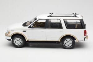 Ford Expedition Eddie Bauer Bel UT Models 1:18 22712 Kovina – slika 4 od 8