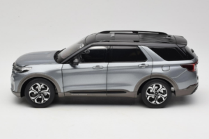 Ford Explorer Siv OEM 1:18 FORD2020 Kovina – slika 4 od 8