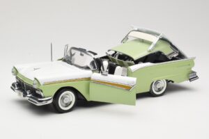 Ford Fairlane Skyliner Zelen & Bel Sun Star 1:18 FORD003 Kovina – slika 2 od 9