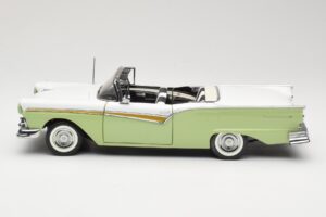 Ford Fairlane Skyliner Zelen & Bel Sun Star 1:18 FORD003 Kovina – slika 5 od 9