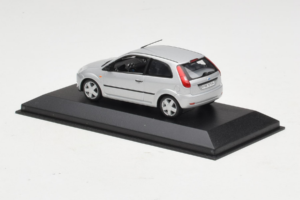 Ford Fiesta Mk5 2-Door Srebrn Minichamps 1:43 FIESTA003 Kovina – slika 3 od 4