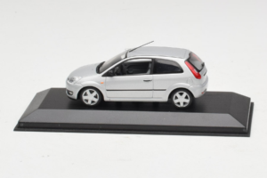 Ford Fiesta Mk5 2-Door Srebrn Minichamps 1:43 FIESTA003 Kovina