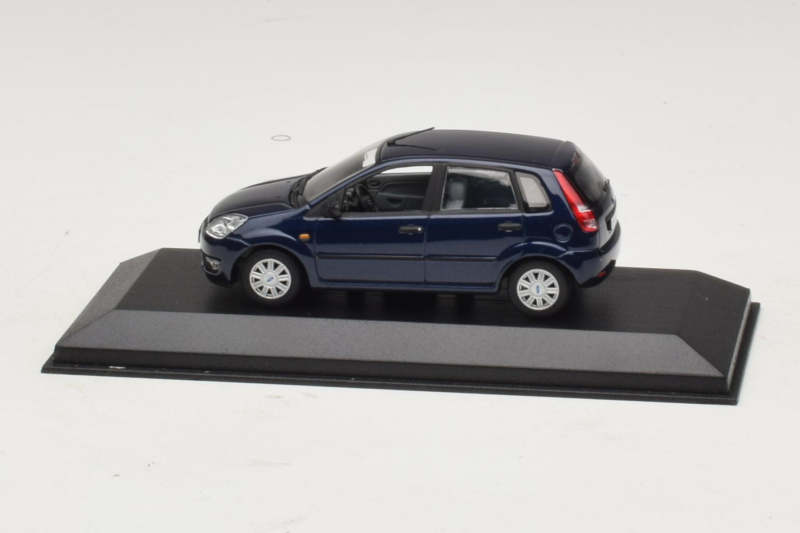 Ford Fiesta Mk5 4-Door Temno Moder Minichamps 1:43 FIESTA001 Kovina