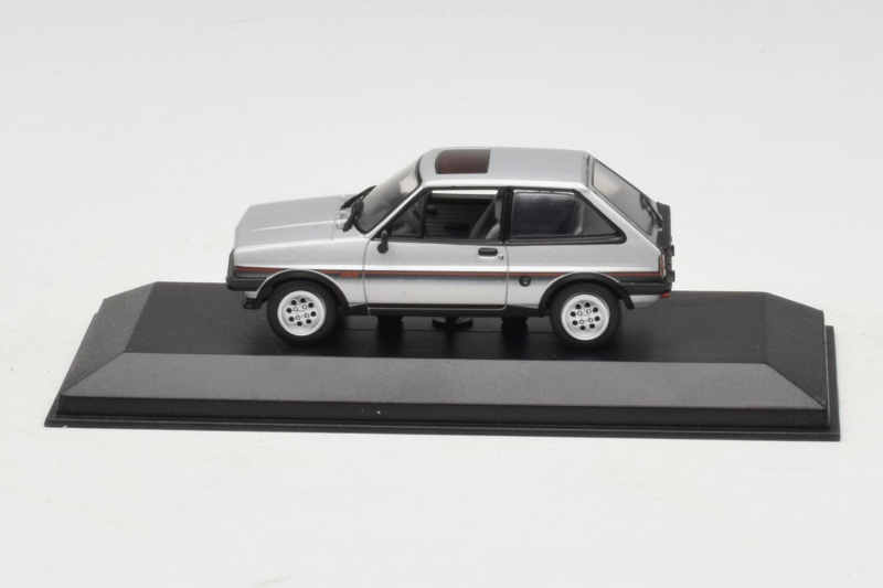 Ford Fiesta XR2 Srebrna Minichamps 1:43 400085160 Kovina