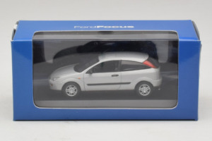 Ford Focus Mk1 3-Door Srebrn Minichamps 1:43 FOCUS005 Kovina – slika 5 od 5