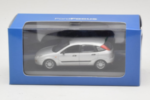 Ford Focus Mk1 Srebrna Minichamps 1:43 FOCUS006 Kovina – slika 4 od 4