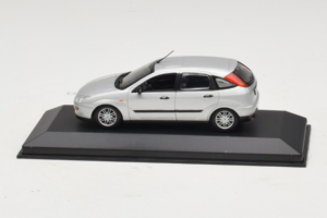 Ford Focus Mk1 Srebrna Minichamps 1:43 FOCUS006 Kovina